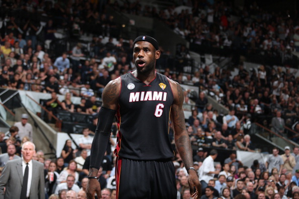 杜锋愣头青！杜润旺张文逸上场攻守全崩仍坚持用，真不打算弃用？（杜锋真倔？杜润旺、张文逸上场攻防拉跨仍被坚持使用，真不准备弃用吗？）