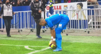 广东险完成大逆转！徐杰轰25+11，奎因27+8，杜锋昏头操作葬送好局