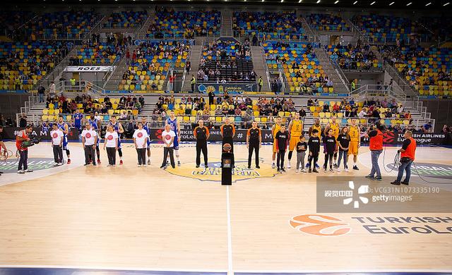 534场，诺伊尔追平伊梅尔并列德甲门将历史出场榜第二位（出战534场，诺伊尔追平伊梅尔，并列德甲门将出场榜次席）