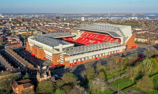 德罗西拿到执教热那亚首胜，目前带队成绩1胜2平保持不败（德罗西收获执教热那亚首胜，率队1胜2平延续不败）