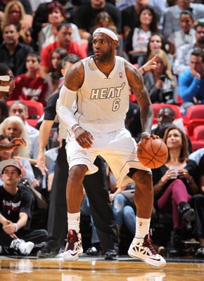 4场狂轰137分！哈登三节31分无奈打卡 快船13人轮换11人得分个位数（四战合计137分！哈登三节31分被迫打卡，快船13人出场11人得分未上双）