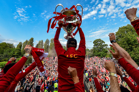 尤文vs卡利亚里首发：弗拉霍维奇领衔！伊尔迪兹、小图拉姆在列（尤文战卡利亚里首发出炉：弗拉霍维奇领衔，伊尔迪兹、小图拉姆入选）