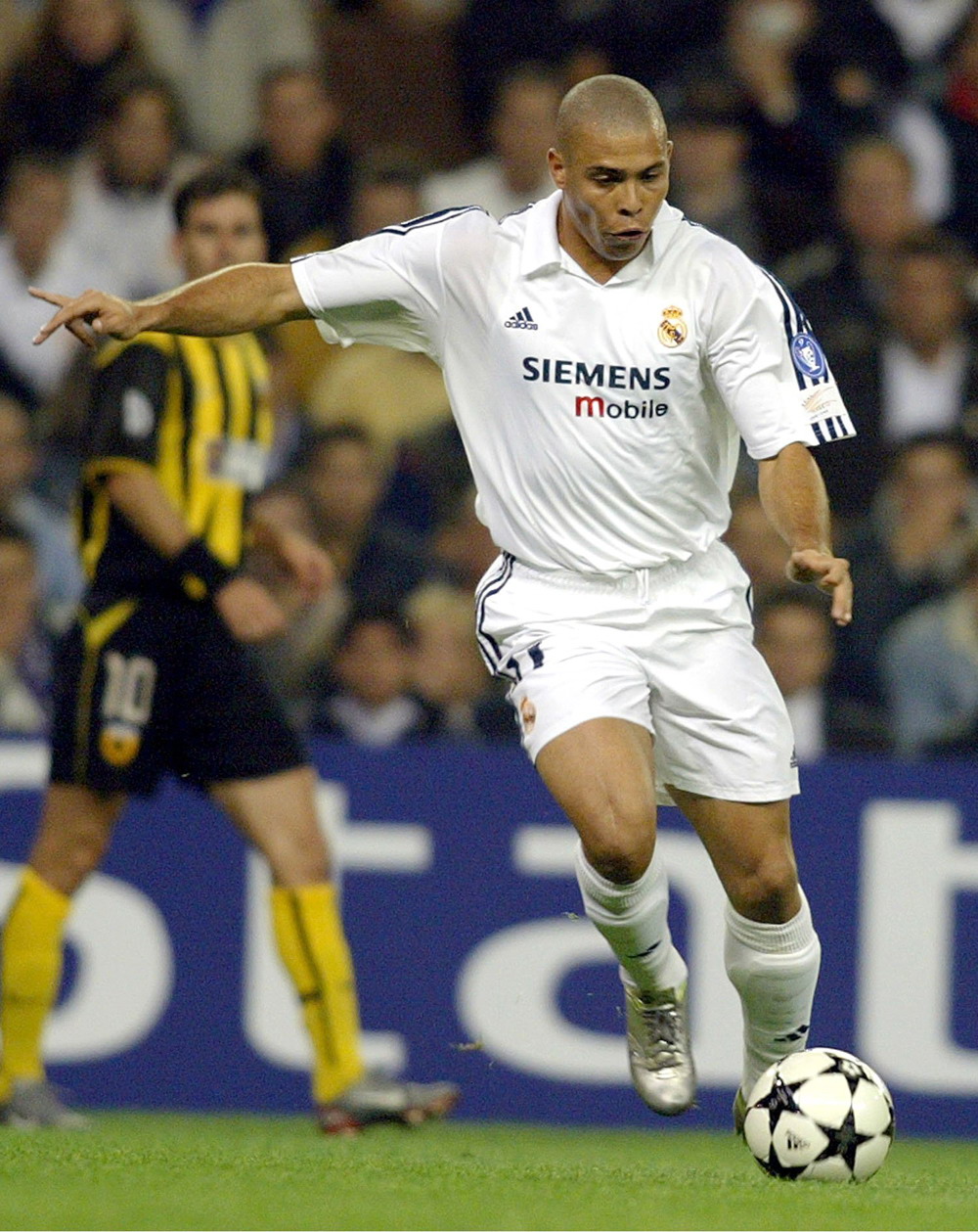 剑南春｜15连胜！拜仁3-0药厂，雅克松德甲首球，格纳布里建功（剑南春｜拜仁3-0击败药厂豪取15连胜，雅克松德甲处子球，格纳布里破门）