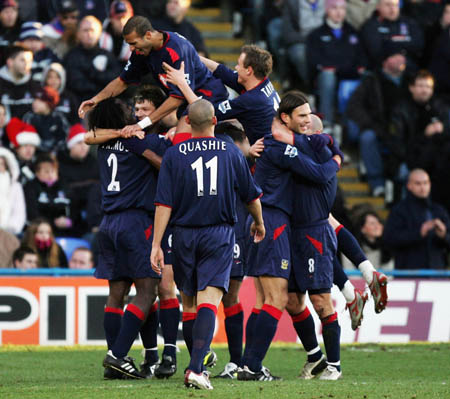 亚足联官方：成都蓉城因在亚冠单场5人染黄被罚款2500美元（亚足联通报：成都蓉城因亚冠单场5黄被罚2500美元）