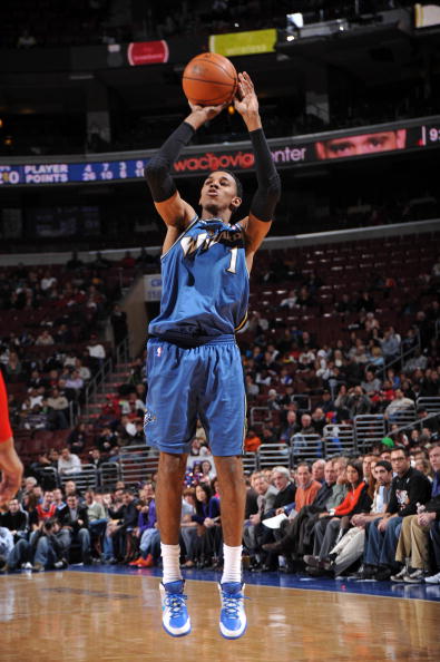 阿布扎比F1一练综述：诺里斯夺冠，维斯塔潘紧随其后，勒克莱尔居第三（阿布扎比F1一练回顾：诺里斯最快，维斯塔潘紧追其后，勒克莱尔第三）