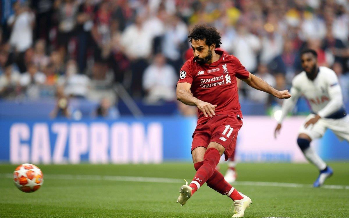 绿茵场上的百年世仇，皇马与巴萨，一场足球背后的政治战争（皇马与巴萨：百年宿敌，球场之外的政治角力）