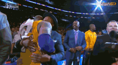 FIFA裁判主席：阿拉伯杯将试点新规，受伤球员罚下场2分钟（国际足联裁判负责人：阿拉伯杯将试行新规，受伤球员需离场2分钟）