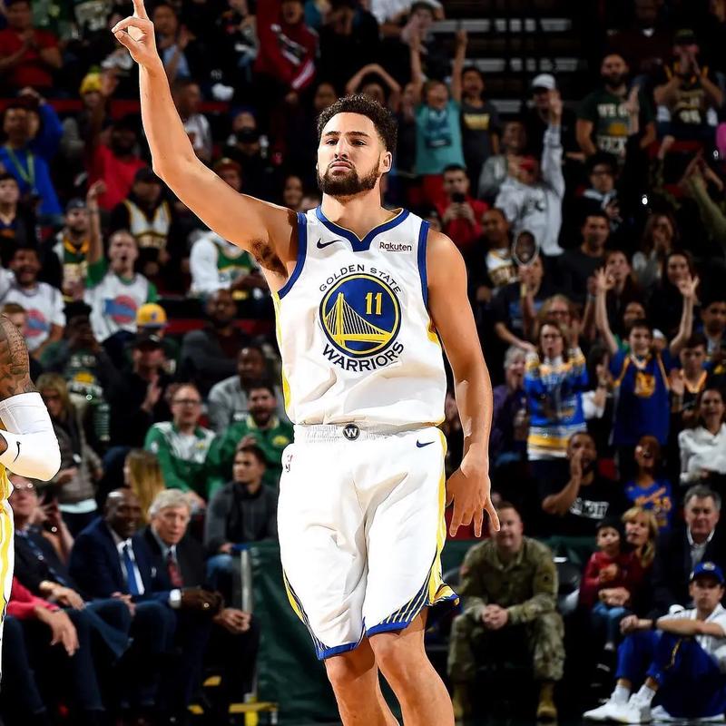 刘伟国：捧起中甲冠军奖杯很激动，明年力争在中超站稳脚跟（刘伟国：中甲夺冠令人振奋，明年力求在中超站稳脚跟）