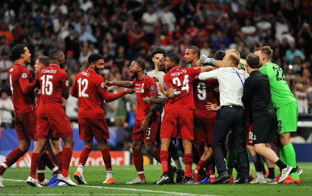 皇马更衣室内乱曝光，阿隆索希望3天后能赢曼城稳定军心（皇马更衣室风波曝光，阿隆索盼三天后击败曼城稳住军心）