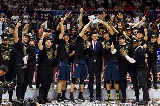 巴萨本赛季国家德比第四球衣谍照：锯齿条纹纪念05年国家德比（巴萨本季国家德比第四球衣曝光：锯齿纹致敬2005年国家德比）