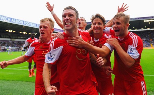 U22国足力克韩国U22，球迷在球员谢场时高喊“雄起”（U22国足击败韩国U22，谢场时球迷高呼“雄起”）