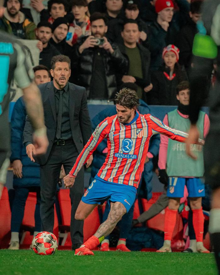 欧洲足坛夏窗转会：利物浦3500万欧签下莱昂尼（欧洲夏窗重磅：利物浦以3500万欧元签下莱昂尼）