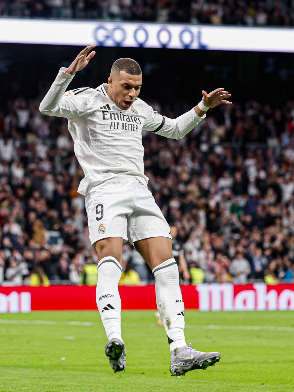 欧洲乔丹！马尔卡宁出场23分钟砍43分，每分钟两分打崩对手（23分钟43分！马尔卡宁化身欧洲版乔丹，以每分钟2分效率打崩对手）