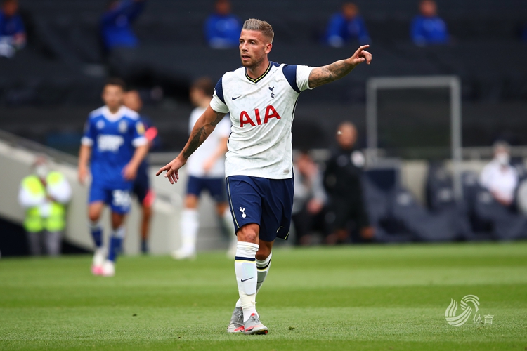 记者：曼联仍然对巴莱巴感兴趣，下次求购可能压低报价（记者：曼联对巴莱巴兴趣未减，下一轮报价可能下调）