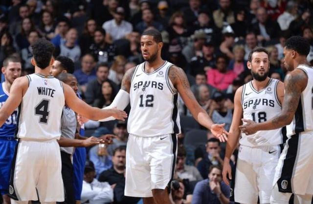 意媒：黄潜考虑买断那不勒斯租将拉法-马林，皇马握有回购权（意媒：黄潜欲买断那不勒斯租借的拉法-马林，皇马保留回购权）